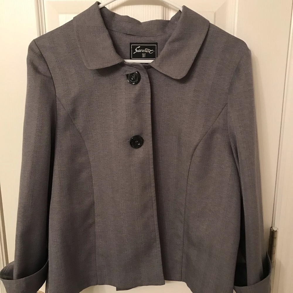 👩‍💼Cute grey jacket/blazer perfect for office!